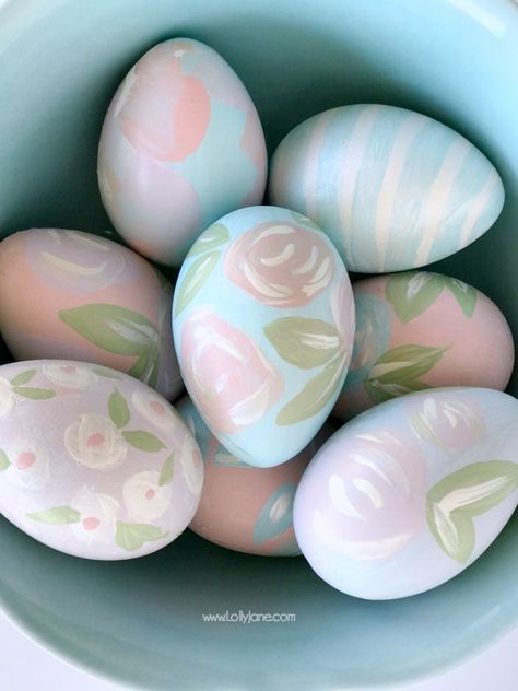 Painted Eggs Art, Eggs Easter Decoration, Hand Painted Easter Eggs, Hand Painted Eggs, Painted Easter Eggs, Spring Embroidery, Painted Eggs, Easter Egg Designs, Easter Egg Painting