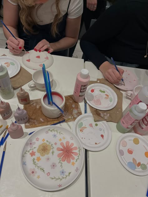 Pottery Painting With Friends, Pottery Hobby, Pottery Date, Birthday Brunch Ideas, Pottery Painting Studio, Pottery Party, Paint Pottery, Ceramic Cafe, Comfort Place