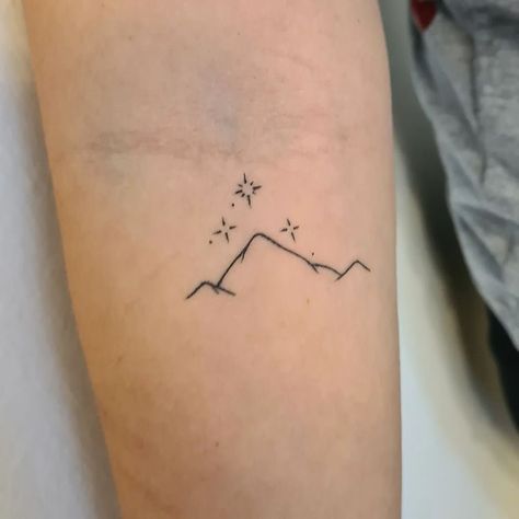 15+ ACOTAR Tattoos That Will Bring The Best Magic On You! Minimal Acotar Tattoo, Acotar Simple Tattoo, Fantasy Matching Tattoos, Fantasy Tattoos Simple, Fantasy Minimalist Tattoo, Small Sjm Tattoo, Velaris Stars Tattoo, Acotar Star Tattoo, Dainty Acotar Tattoo