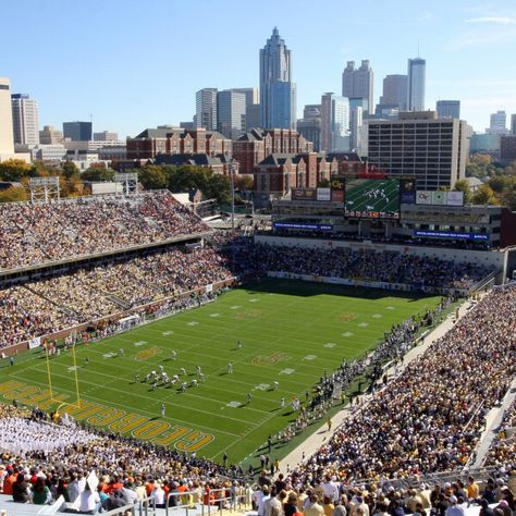 Georgia Tech's Bobby Dodd Stadium Georgia Tech Football, Georgia College, Georgia Institute Of Technology, Georgia Southern University, I Love School, College Colors, Georgia Tech Yellow Jackets, College Football Teams, Sports Stadium