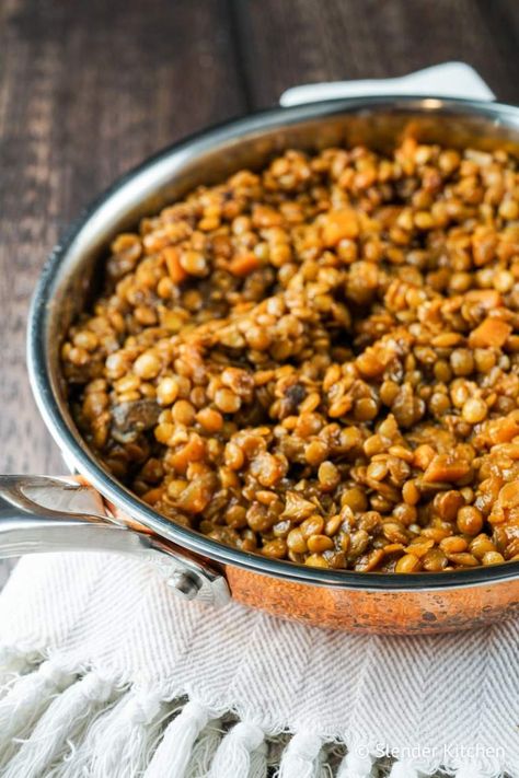 Barbecue lentils ready to serve in a pan. Meatless Lunches, Bbq Lentils, Healthy Barbecue, Barbecue Recipes Grill, Vegetarian Barbecue, Slender Kitchen, Meatless Meal, Grain Bowls, Vegan Grilling