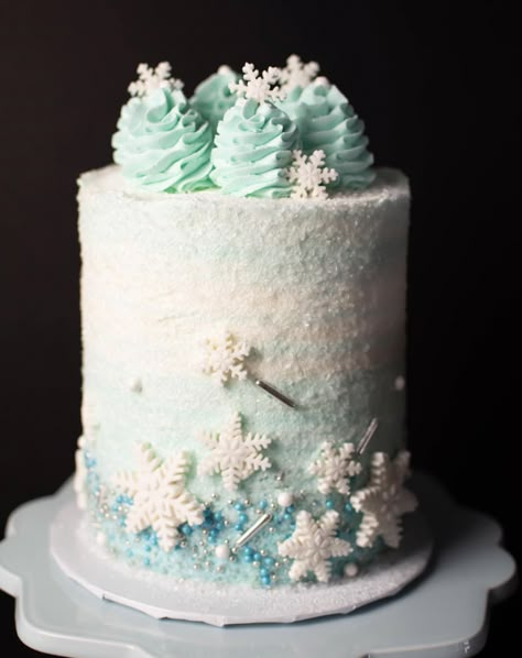 Unique Christmas Cake, Decoracion Navidad Diy, Snow Cake, Wreath Cake, Christmas Themed Cake, There's No Tomorrow, Snowflake Cake, Christmas Cake Designs, Ice Cake