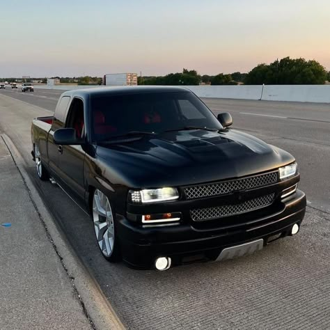 Chevy Truck Interior Ideas, 2000 Chevy Silverado 1500 Extended Cab, Trucks Dropped, 2022 Chevy Silverado, Chevy Trucks Lowered, 2000 Chevy Silverado, Custom Silverado, Classic Cars Trucks Chevy, Silverado Crew Cab