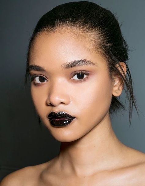 Black Lipstick Look, Best Black Lipstick, Black Lipstick Makeup, Five Minute Hairstyles, Lipstick Photos, Fall Lipstick, 5 Minute Hairstyles, Inner Witch, Minimalist Makeup