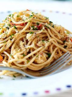 Crab Linguine Crab Pasta Recipes, Crab Spaghetti, Crab Linguine, Chilli Pasta, Crab Pasta, Linguine Recipes, Recipes Fish, Crab Dishes, Pasta Noodle Recipe