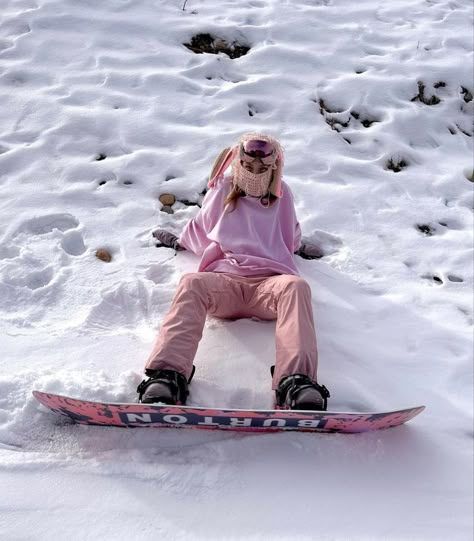 Pink Snowboard Outfit, Winter Ski Aesthetic, Snowboard Girl Aesthetic, Red Ski Outfit, Pink Ski Outfit, Aesthetic Pink Princess, Ski Outfit Aesthetic, Pink Snowboard, Luna Montana