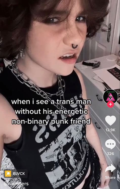 Trans Fall Outfits, Trans Punk Aesthetic, Chubby Emo Boy, Transmasc Art, Transmasc Aesthetic, Ftm Outfits, Trans Outfit, Queer Punk, Trans Boys