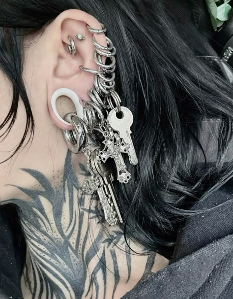 Jacobs Ladder Piercings, Harajuku Piercing, 0 Gauge Ears, Gauges Aesthetic, Ear Piercing Aesthetic, Ear Setup, Piercings Alt, Piercings Ears, Gauged Ears