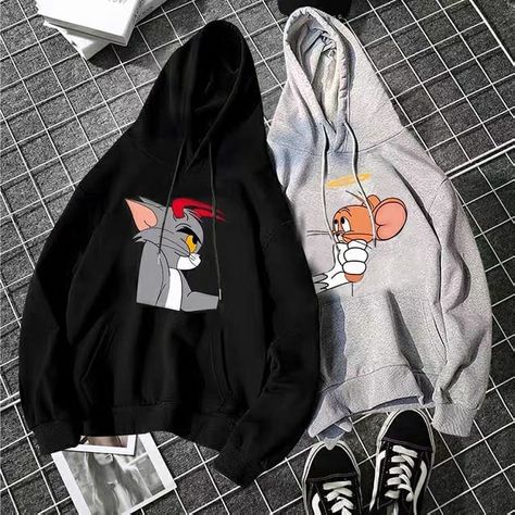 Tom A Jerry, Matching Hoodies For Couples, Mode Kimono, Matching Hoodies, Smink Inspiration, Stylish Hoodies, Trendy Hoodies, Fashion Top Outfits, Tom Jerry