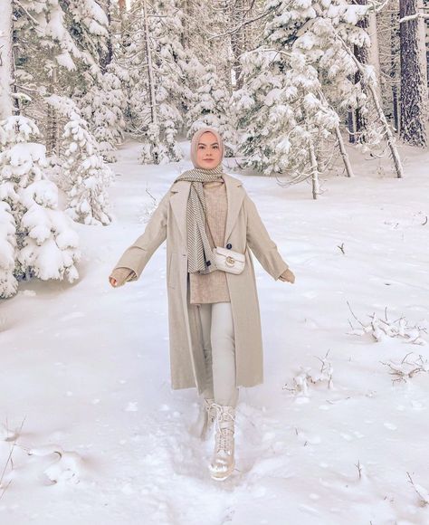 Classy Hijab Winter Coat Outfit Ideas - image:@omayazein - If You Are Looking For Hijab Winter Coat Ideas, Then Keep Reading To Get Some Great Inspiration On Hijab Winter Coat Outfits, Coats With Boots, Long Sleeve Coat Outfits, Teddy Coat Outfits, Faux Fur Coat Outfits And Much More - #hijab #hijabfashion #winteroutfits #coat #muslimah #hijaboutfit Muslim Winter Outfits, Classy Winter Coat, Hijabi Winter Outfits, Classy Hijab, Winter Coat Outfit, Fur Coat Outfits, Winter Hijab Outfits, Modest Winter Outfits, Winter Coat Outfits