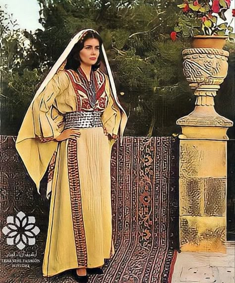 Lebanese Clothing, Traditional Spanish Dress, Middle East Clothing, Balcony Carpet, Lebanese Wedding, Lebanese Fashion, Popular Costumes, Spanish Dress, Culture Clothing