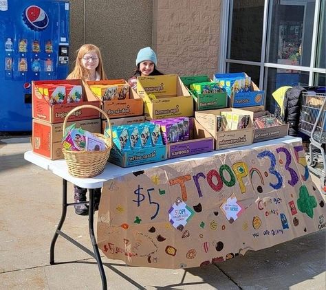 Daisy Ideas, Girl Scout Mom, Cookie Booth, Girl Scout Cookie Sales, Girl Scout Cookies Booth, Daisy Troop, Cookie Display, Brownie Girl Scout, Scout Mom