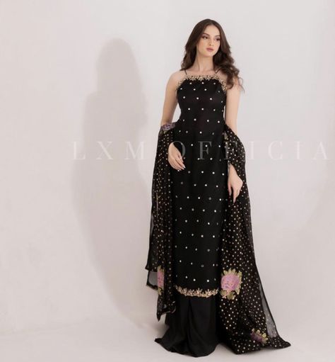 Sheesha Work Dresses Pakistani, Black Desi Outfit, Indian Clothes Women, Elegant Silk Dresses, Desi Fits, Pakistani Women Dresses, Bridal Sari, Fitness Fashion Outfits, Dubai Vacation