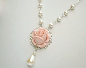 Flower necklace strand, blush dusty pink ivory pearl bridesmaid gift favor wedding party jewelry lariat filigree pendant, beadwork statement Halliwell Sisters, Resin Flower Jewelry, Coral Jewelry Set, Jewelry For Bridesmaids, Pink Obsession, Clay Accessories, Crystal Heart Necklace, Bridesmaid Pearls, Gold Rings Fashion