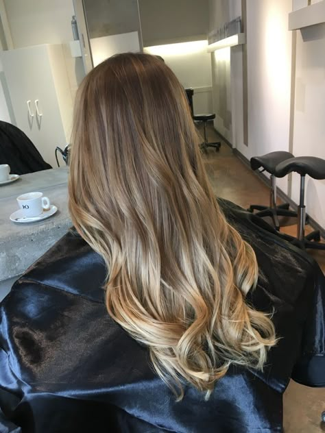 Blond Hairlights, Honey Balayage On Brown Hair, Blonde Hairlights, Brown Hair Healthy, Blonde Light Brown Hair, Balayage Hair Extensions, Balyage Long Hair, Best Balayage, Bronde Hair