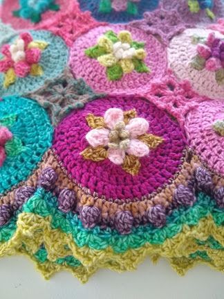 Crochet Useful Items, Crocheting Aesthetic, Recycled Blankets, Crochet Blanket Border, Afghan Crochet Pattern, Useful Items, Aesthetic Crochet, Flower Blanket, Haken Baby