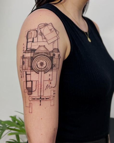 Trip Tattoo, Camera Tattoo Design, Photographer Tattoo, Medium Tattoos, Modern Art Tattoos, Camera Tattoos, Tattoo Design For Hand, Photography Tattoo, Universe Tattoo