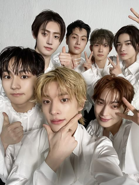 enhypen ot7 group photo dark blood heeseung jay jake sunghoon sunoo jungwon niki Group Photo Enhypen, Enhypen Dark Blood Group Photo, Enhypen Pictures, Enhypen Group Photos, Enyphen Group Photo, Enha Group Photo, Enhypen Ot7 Wallpaper, Enhypen Group Photo, Blood Wallpaper