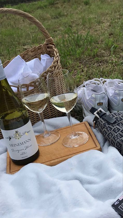 Picnic Inspo, Wine Candles, Black And White Art Drawing, Alcohol Aesthetic, Creative Living, Beige Aesthetic, + Core + Aesthetic, White Aesthetic, White Art