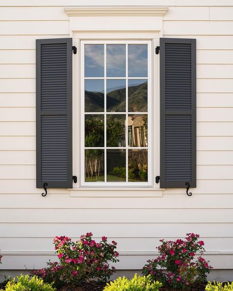 A favorite past project of ours. Classic colonial family home. Architectural Design: @stevetiek Interior Design: @caitlincreerinteriors… | Instagram Steve Tiek, Exterior Paint Schemes, Colonial House Exteriors, Exterior House Paint Color Combinations, Window Trim Exterior, Colonial Exterior, Classic Building, Windows Exterior, House Doors