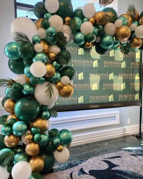 Women Style balloon columns for corporate event. #ballooncolumns #boomballooncharleston #charlestonballoons Football Balloons, Founders Day, Balloon Columns, White Balloons, Stage Decorations, Gold Balloons, Prom Ideas, Balloon Arch, 16th Birthday