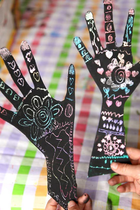 Scratch Art Henna Handprint Craft - a Gorgeous Handprint Art Activity for Kids - Happy Hooligans Hand Projects Art, Uae Activities For Kids, Travel Around The World Crafts For Kids, Deepavali Art And Craft For Kids, Uae National Day Ideas Activities, India Crafts For Kids, Deepavali Craft, Art Ideas For Toddlers, Around The World Crafts For Kids