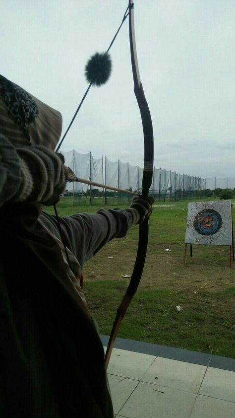 Arrow player. Archery Sport Aesthetic, Archer Aesthetic, Archery Aesthetic, Archery Sport, Arrow Shooting, Archery Girl, Rangers Apprentice, Pencak Silat, Sports Aesthetic