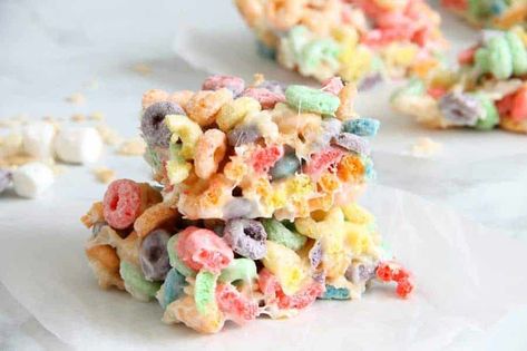 Fruity Marshmallow Treats is the perfect ooey gooey treat! Made with your favorite version of cereal and lots of buttery marshmallow goodness! | The Bitter Side of Sweet #stpatricksday #snack #cereal #marshmallow Fruit Loop Treats, Body Oil Perfume, Happy Hour Appetizers, Butter Body Cream, Marshmallow Cereal, Cocoa Krispies, Marshmallow Bars, Best Cereal, Fruit Cereal