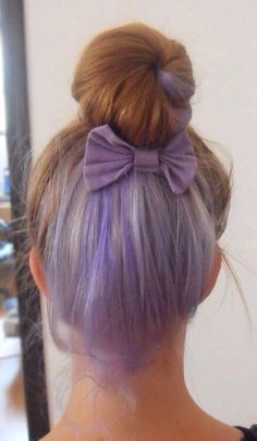 under layer dyed hair Purple Underneath Hair, Undercolor Hair, Under Hair Color, Hidden Hair Color, Dipped Hair, Underlights Hair, Kawaii Hair, Dip Dye Hair, Hair Color Underneath