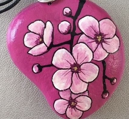 Cherry Blossom Painted Rock, Tulip Rock Painting, Stone Painting Flower, Flowers Painted On Rocks, Rock Painting Ideas Flowers, Flower Rock Painting Ideas, Painted Rocks Flowers, Flower Painted Rocks, Rock Crafts Diy