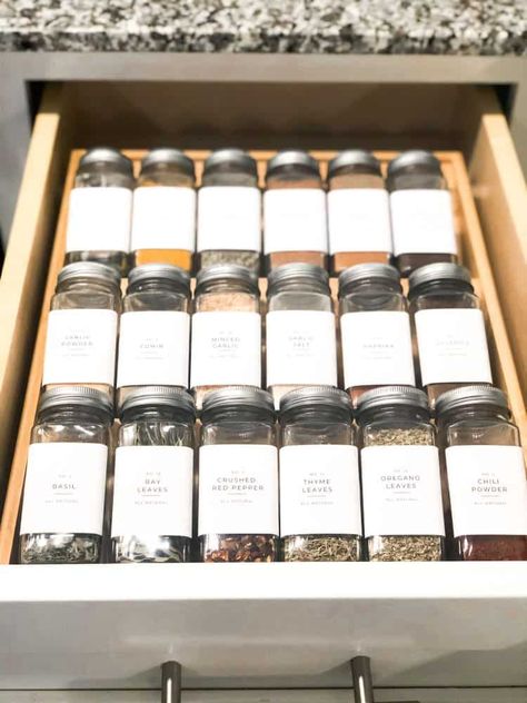 Spice Rack Organization | DIY | FREE Printable Label | Kitchen Spice Drawer Organization, Kitchen Organization Minimalist, Spice Jar Organization Storage Ideas, Aesthetic Spice Rack, Kitchen Draw Organization Ideas, Kitchen Spices Storage Ideas, Home Storage Ideas Organizing, Spice Jars Ideas, Minimalist Kitchen Aesthetic