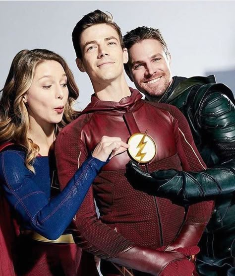 Stephen Amell, Grant Gustin and Melissa Benoist #Arrow #TheFlash #Supergirl The Flash And Supergirl, Grant Gustin The Flash, Supergirl The Flash, Arrow And Flash, Superhero Shows, Flash And Arrow, Melissa Supergirl, The Flash Grant Gustin, Dc's Legends Of Tomorrow