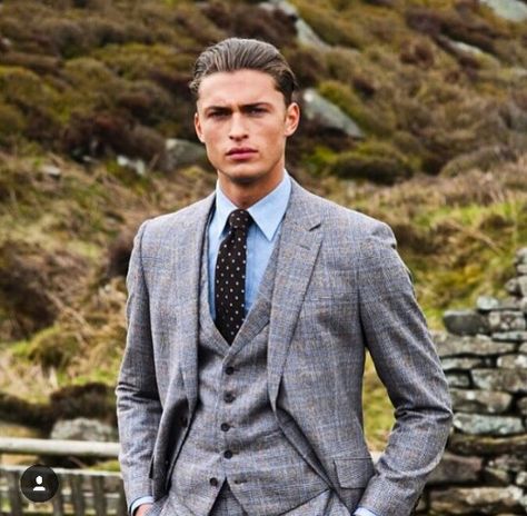 Style intensity Italy Outfits, Classy Men, Classic Suit, Three Piece Suit, Gray Suit, Mens Fashion Suits, 3 Piece Suits, Well Dressed Men, Gentleman Style