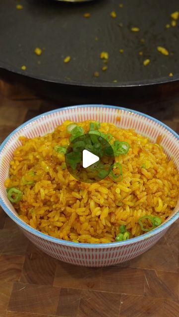 Leah Cohen 🇺🇸🇵🇭 on Instagram: "To be completely honest I never knew Java rice existed until a few years ago before it started popping up on Filipino menus here in the states. The deeper I dive into Filipino cuisine the more I realize how much more there is for me to learn, which is a good thing! I wanted to share this recipe with you all because it’s delicious and because I love sharing whatever information and recipes I learn along my journey. Have you heard of/ eaten Java rice before?  Please see recipe below:
•1.5 Tbs neutral oil 
•8 cloves garlic minced
•1/4C minced shallots
•1/2 tsp Annato powder
•1/2 tsp tumeric powder
•5C cooked day old rice broken up 
•1 Tbs soy sauce
•1 Tbs butter
•Salt to taste
•1/4C Scallion greens sliced thin (save some for garnish) 
•Crispy Fried garlic fo Filipino Rice Noodle Recipes, How To Make Congri Rice, Filipino Sweet Rice, Java Rice Recipe Filipino, Java Rice Recipe, Garlic Fries, Filipino Dishes, Pasta Noodles, Java