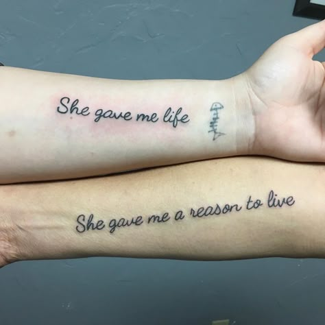 Whether it's on the ankle or wrist, these pictures of flowers, hearts, quotes, and even Disney mother-daughter tattoos will inspire your next ink. Mum And Daughter Tattoo, Mommy Daughter Tattoos, Mom Daughter Tattoos, Tiny Heart Tattoos, Daughter Tattoo, Mother Tattoos, Inspiration Tattoos, Tattoo For Son, Art Couple