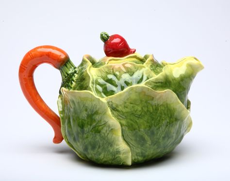 Novelty Teapots, Teapots Unique, Tea Party Decorations, Unique Tea, Ceramic Teapot, Vegan Kitchen, Teapots And Cups, Porcelain Teapot, Tea Strainer