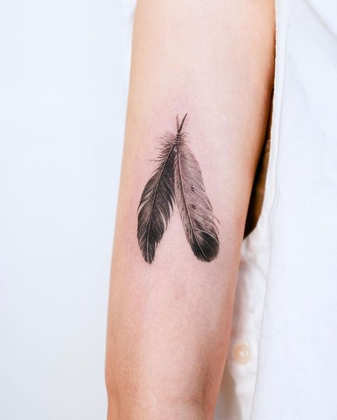 American Indian Feather Tattoo, Feather Bouquet Tattoo, Feather Tattoos For Women Forearm, Golden Eagle Feather Tattoo, Feather Arm Tattoos For Women, Eagle Feather Tattoo Women, Double Feather Tattoo, Minimal Feather Tattoo, Realistic Feather Tattoo