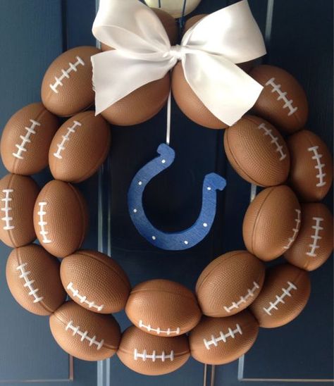 Diy Super Bowl, Indianapolis Colts Football, Football Crafts, Sports Wreaths, Colts Football, Football Cheer, Football Wreath, Football Tailgate, Football Decorations