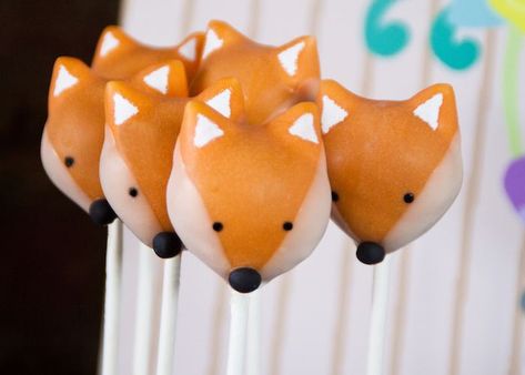 Woodland themed party Animal Cake Pops, Fox Birthday Party, Fox Cake, Cake Pop Designs, Fox Party, Cake Pop Decorating, Fox Birthday, Woodland Cake, Cake Pops How To Make