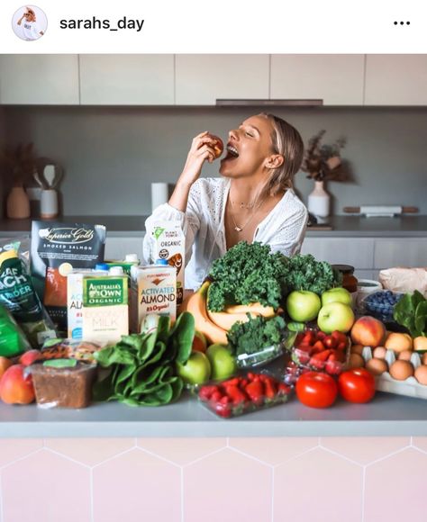 Dietitian Photoshoot, Nutrition Photography, Lifestyle Food Photography, Empty Fridge, Health Coach Branding, Healthy Grocery Shopping, Best Blender, Healthy Lifestyle Photography, Veggie Smoothies