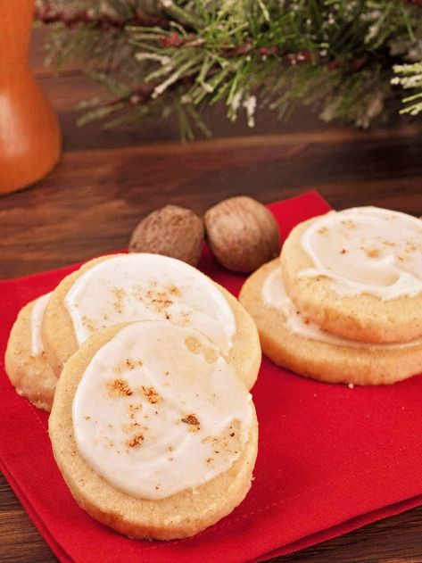 Flavored with rum, vanilla, nutmeg and butter, these easy, slice and bake cookies taste like holiday eggnog spiked with rum. #baking #recipe #dessert #recipe Eggnog Icing, Egg Nog Cookies Recipe, Slice And Bake Cookies, Holiday Eggnog, Easy Slice, Christmas Eggnog, Easy Eggnog, Eggnog Cookies, Ricotta Cookies