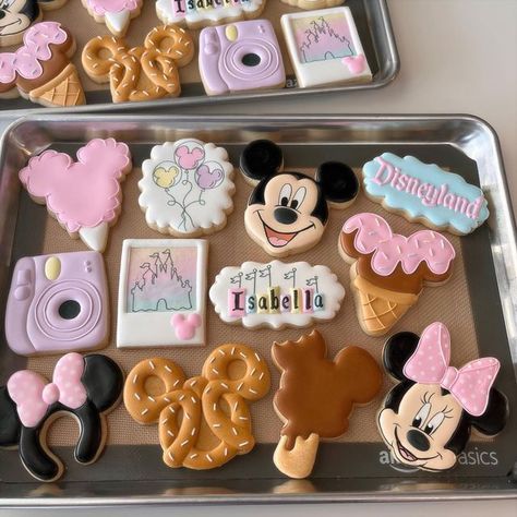 Disney World Birthday, Mouse Cookies, Minnie Mouse Cookies, Disneyland Birthday, Disney Cookies, Tema Disney, Disney Birthday Party, Disney Merch, Disney Theme Party