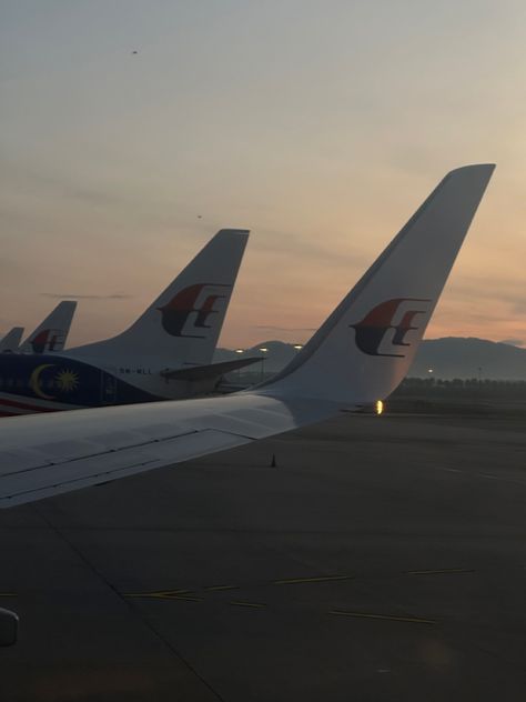 Kuala Lumpur Night View, Plane Pics, Plane Window View, Plane Window, Malaysia Airlines, Window View, Dream Job, Kuala Lumpur, Ig Story