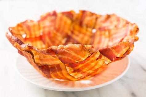 How to Make a Bacon Bowl So cool! Bacon Bowls How To Make, Bacon Bowl, Bliss Bowls, Bacon Cups, Edible Bowl, Ice Cream Sundaes, Food Crafts, Cooking Kitchen, Blue Ribbon