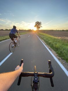 Aesthetic Bike Ride, Aesthetic Bike, Bike Aesthetic, Sports Aesthetic, Adventure Aesthetic, Triathlon Training, Gravel Bike, Workout Aesthetic, Jolie Photo