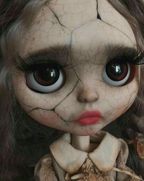 Creepy Doll Halloween Costume, Dolls Custom, Broken Doll, Face Art Makeup, Creepy Doll, Doll Aesthetic, Scary Dolls, Doll Makeup, Gothic Dolls