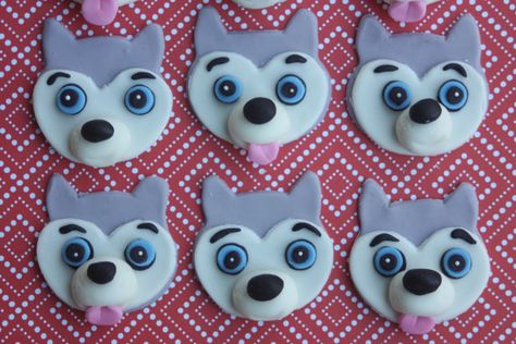 12 Fondant cupcake toppershuskies sled dogs by PastelFiesta Husky Cupcakes, Husky Cake, Dog Cupcake Toppers, Cupcakes Princesas, Fondant Figurine, Childrens Cupcakes, Dog Cupcake, Fondant Dog, Fondant Cake Tutorial