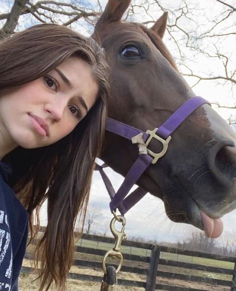 Dark Hair Bangs, Ava Rose Beaune, Pelo Cafe, Free Rein, Brown Hair Blue Eyes, Horse Western, Equestrian Girls, Camera Dump, Fake Insta