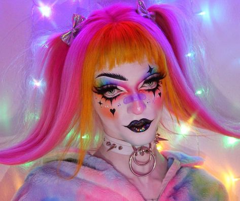 Clown Punk, Scary Clown Makeup, Pretty Halloween, Alternative Makeup, A Clown, Creative Makeup Looks, Creative Stuff, Clown Makeup, Wedding Tattoos