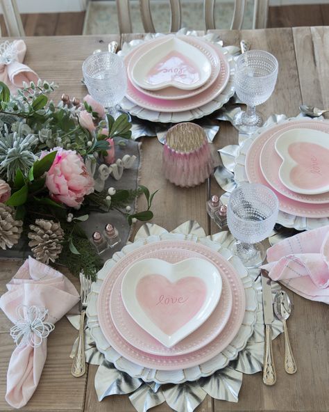 Home with Holly J | Making this Valentine's Day tablescape was so fun and easy. Come see how I mixed my pink hearts and flowers into my winter centerpiece garland.  #valentines #spring #winter #tablesetting #hearts #pinkdecor #flatware #placemats #dishes #napkinrings #pink Valentine Tablescape, Pink Dishes, Winter Garland, Hearts Valentines Day, Winter Centerpieces, Valentinstag Party, Valentine Banner, Pink Napkins, Winter Green